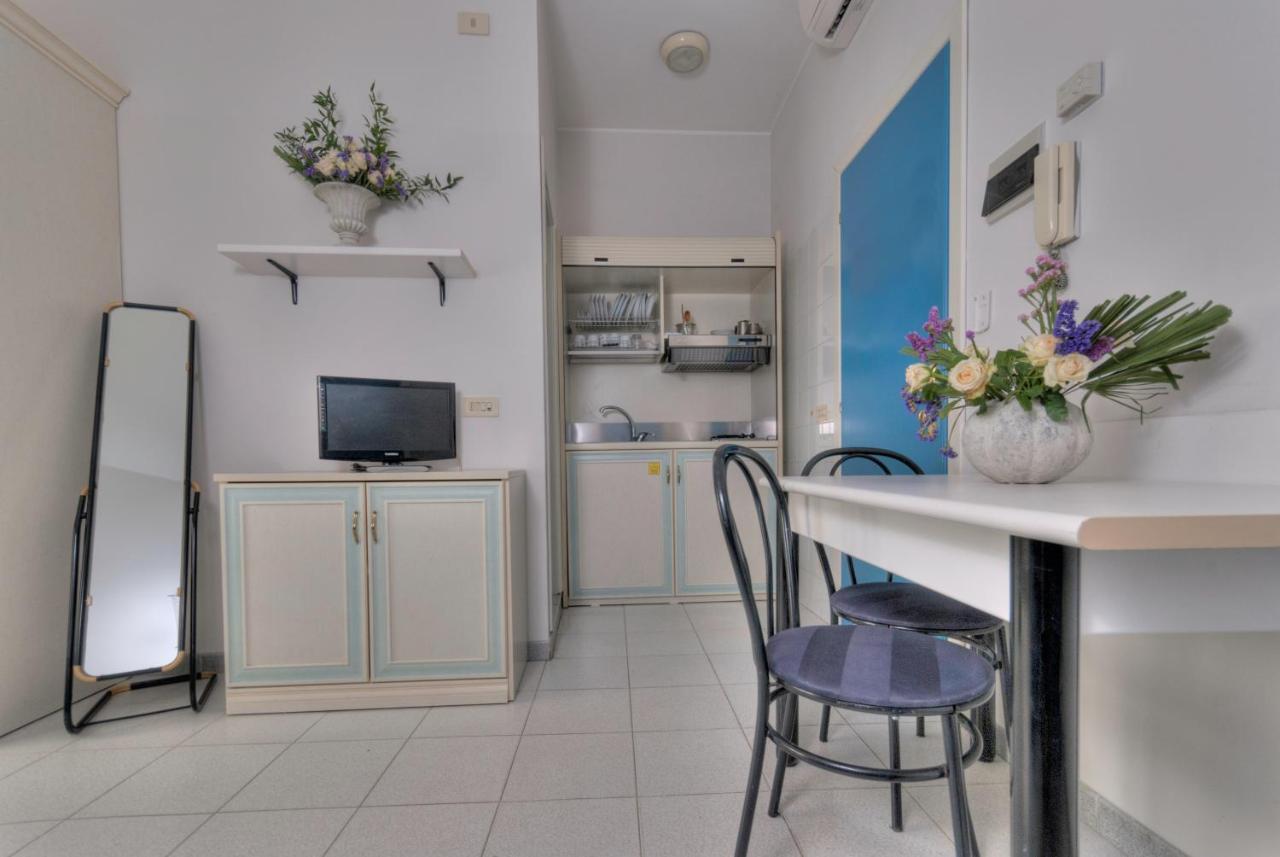Hotel Residence Mediterraneo Diano Marina Exterior photo