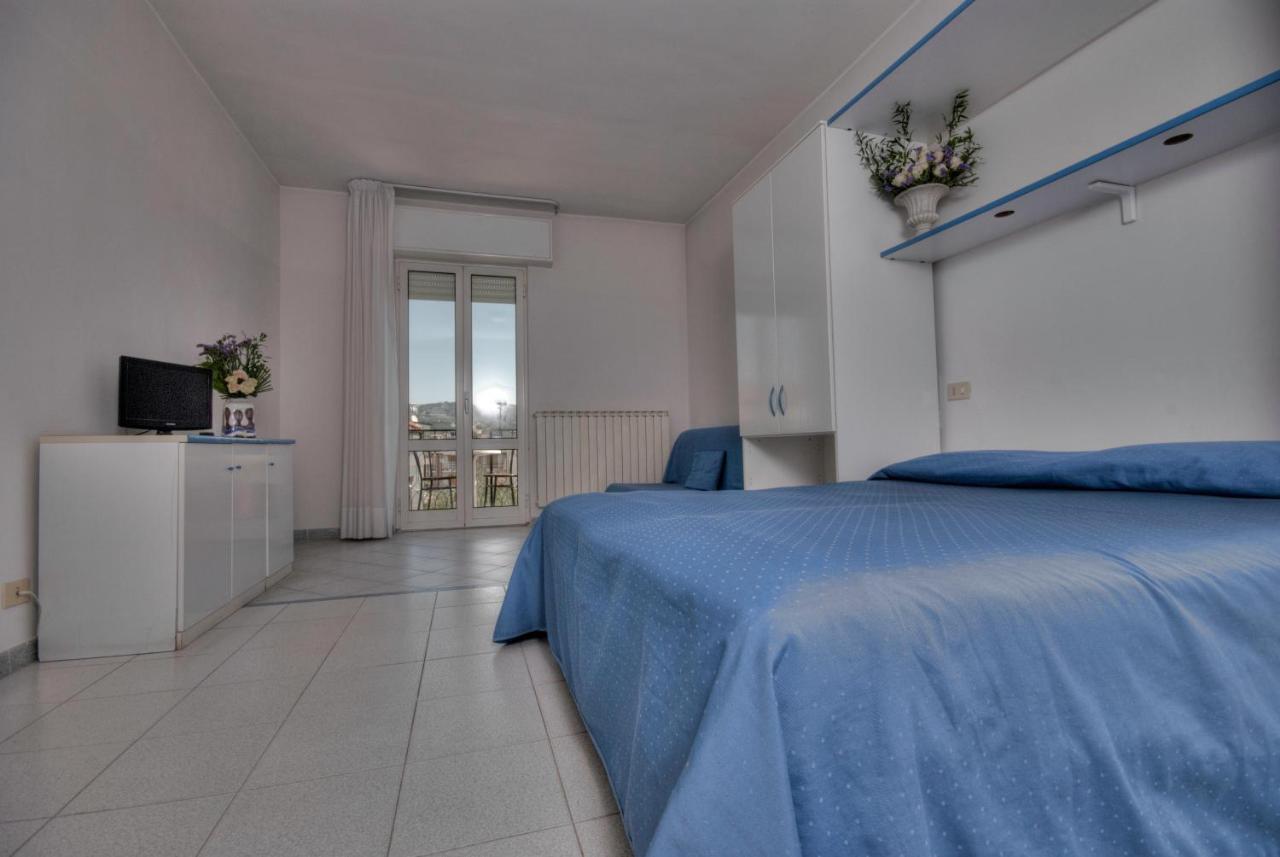 Hotel Residence Mediterraneo Diano Marina Exterior photo