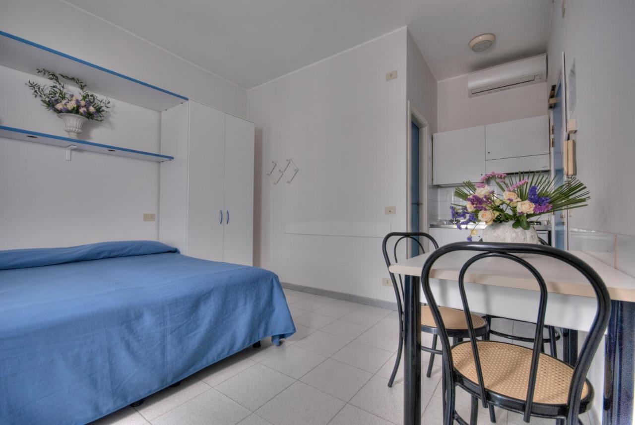 Hotel Residence Mediterraneo Diano Marina Exterior photo
