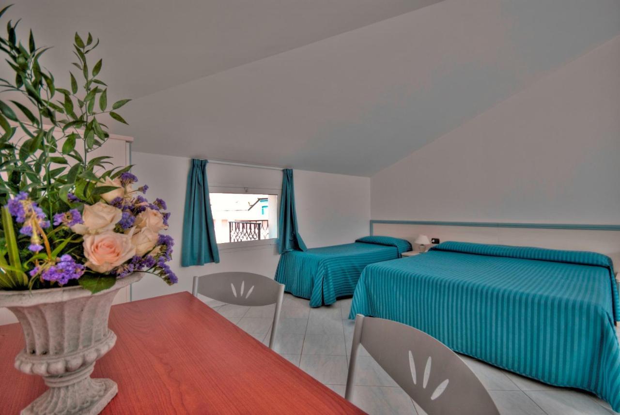 Hotel Residence Mediterraneo Diano Marina Exterior photo