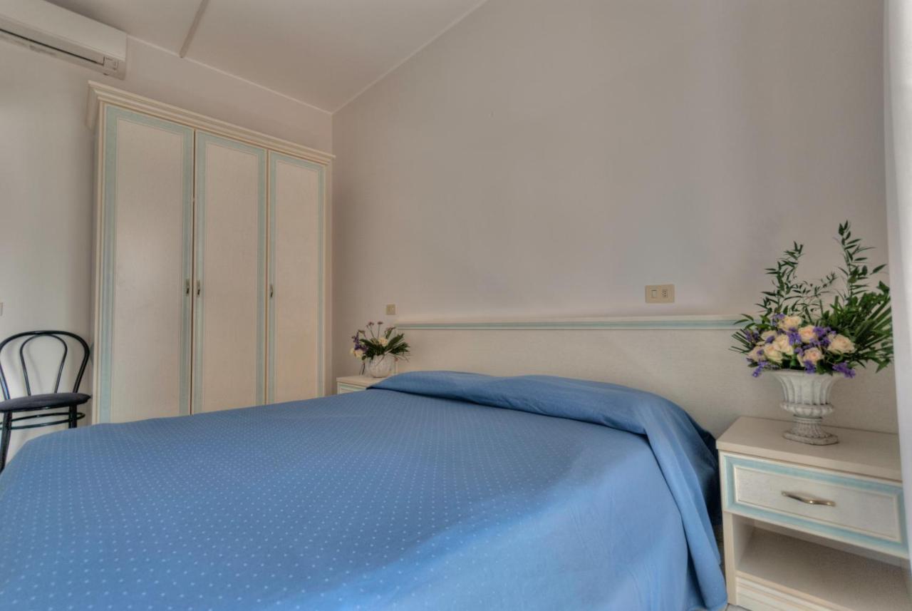 Hotel Residence Mediterraneo Diano Marina Exterior photo