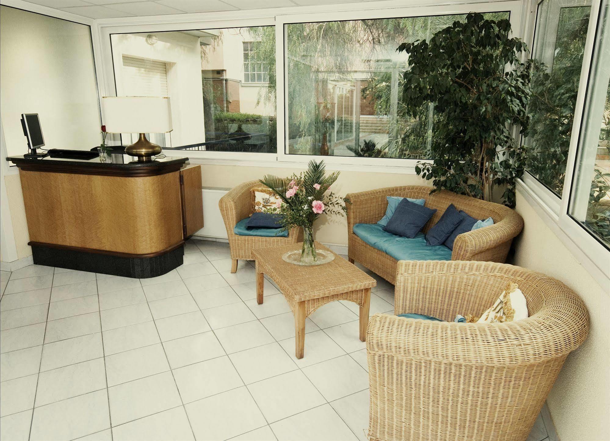 Hotel Residence Mediterraneo Diano Marina Exterior photo