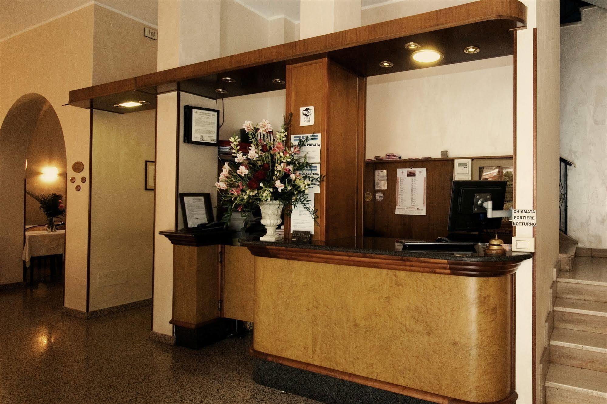 Hotel Residence Mediterraneo Diano Marina Exterior photo