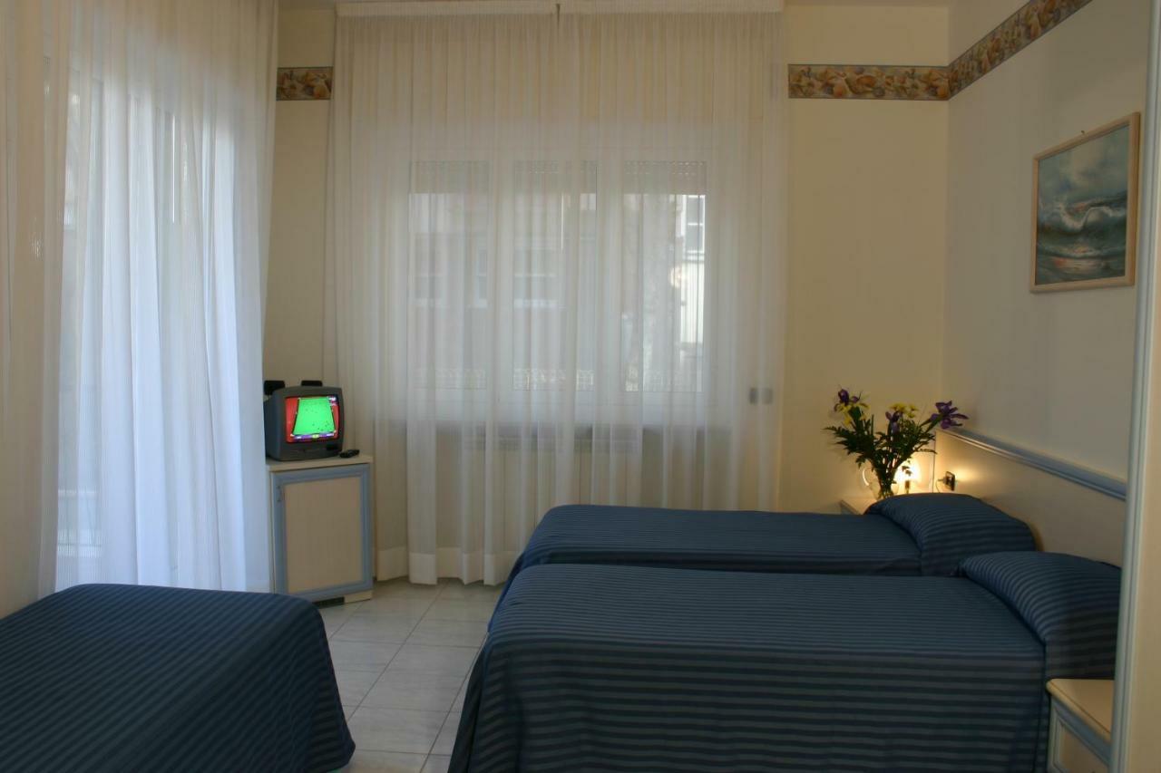 Hotel Residence Mediterraneo Diano Marina Exterior photo