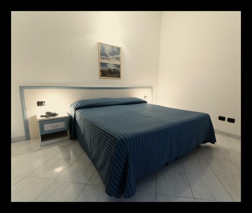 Hotel Residence Mediterraneo Diano Marina Exterior photo